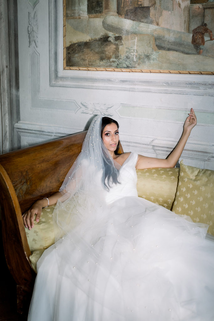 Bride in the Tuscan villa with frescoes on the walls